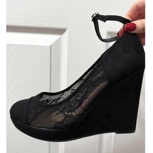 Torrid 10W 10 Wide Sexy Black Lace Platform‎ Faux Suede & Mesh 4.5" Wedge Heels